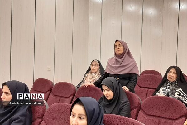 جلسه هم‌اندیشی مسائل تربیتی و پرورشی مدیران مدارس با امام جمعه رودهن