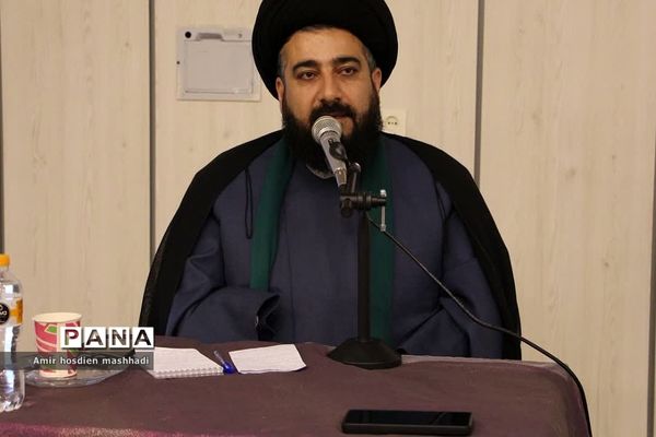 جلسه هم‌اندیشی مسائل تربیتی و پرورشی مدیران مدارس با امام جمعه رودهن