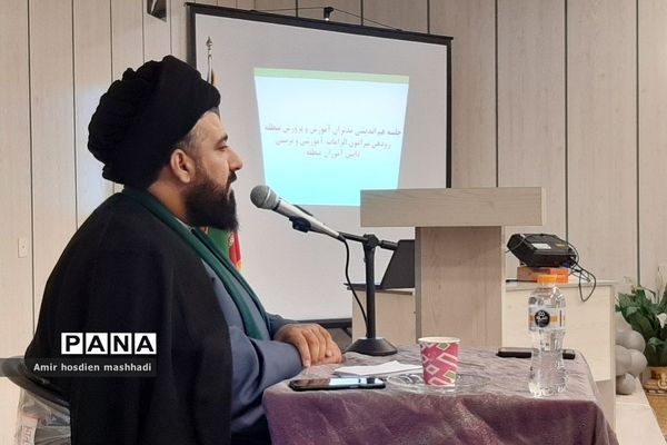 جلسه هم‌اندیشی مسائل تربیتی و پرورشی مدیران مدارس با امام جمعه رودهن