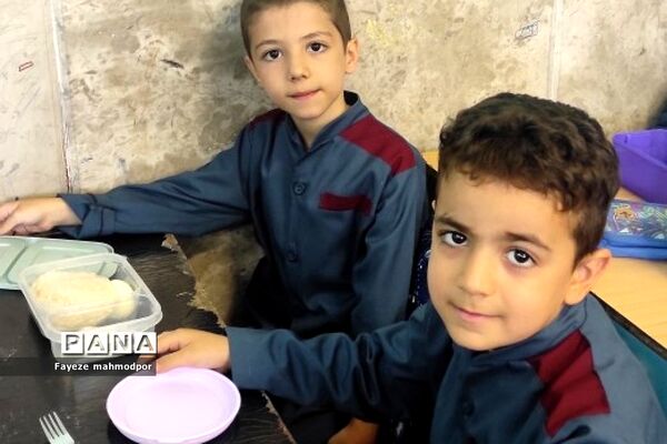 زنگ‌سلامتی و استفاده از صبحانه سالم در مدارس رودهن