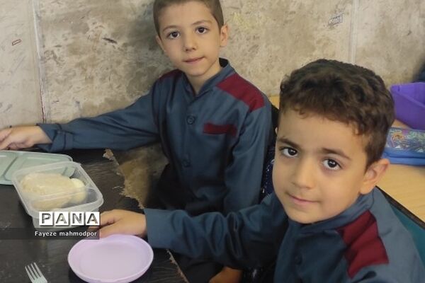 زنگ‌سلامتی و استفاده از صبحانه سالم در مدارس رودهن