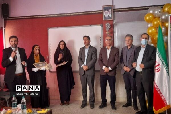 گرامیداشت هفته بهداشت روان و تجلیل از دانش‌آموزان  همیار مشاور مدارس شهرکرد