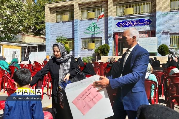 برگزاری انتخابات انجمن اولیا و مربیان در دبیرستان تربیت رودهن