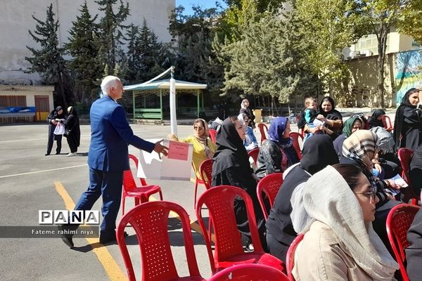 برگزاری انتخابات انجمن اولیا و مربیان در دبیرستان تربیت رودهن