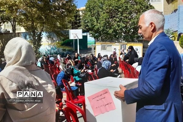 برگزاری انتخابات انجمن اولیا و مربیان در دبیرستان تربیت رودهن