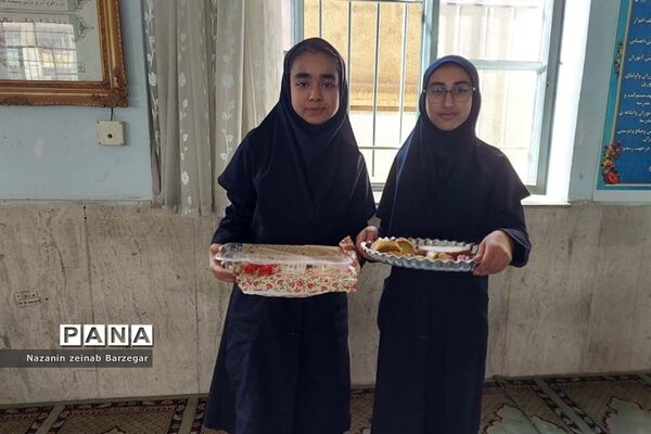 صبحانه سلامت در دبیرستان دخترانه شاهد فیض ناحیه 3 شیراز