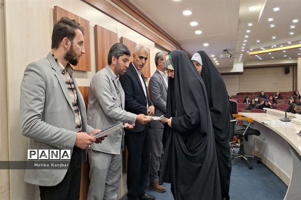 آیین افتتاحیه مسابقه درس‌هایی از قرآن در قم