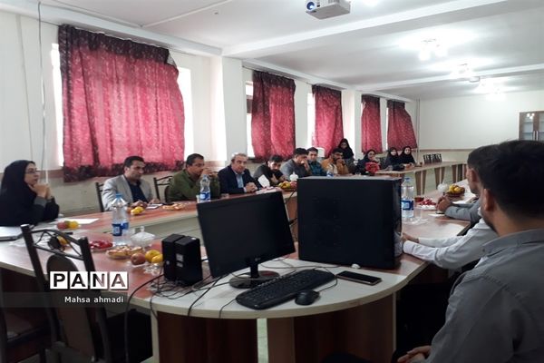 نشست هم‌اندیشی هیات امنای پژوهش‌سرای شهرستان رباط‌کریم