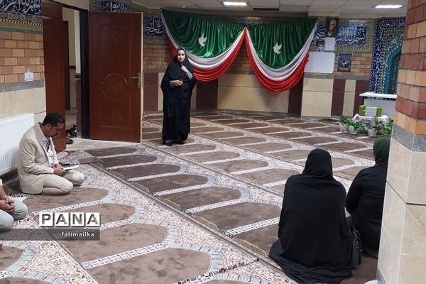 جلسه انتخابات انجمن اولیا و مربیان در دبیرستان دخترانه سردار شهید سلیمانی شهرستان فیروزکوه