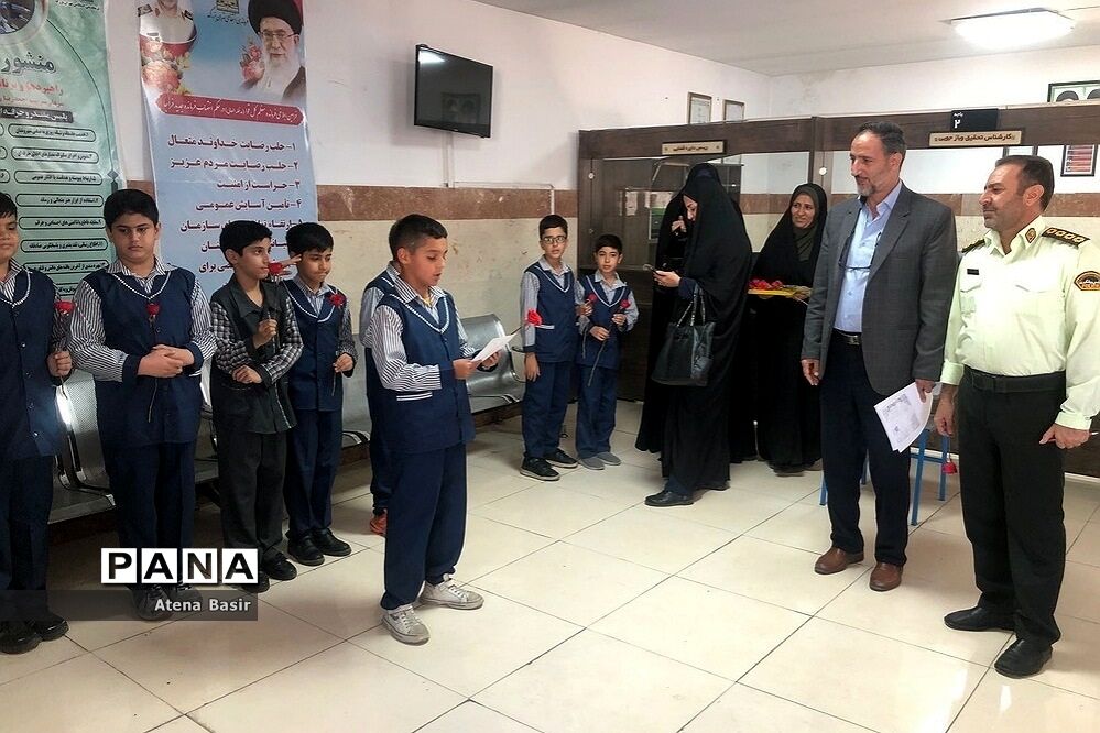 تقدیر دانش‌آموزان از نیروی‌انتظامی