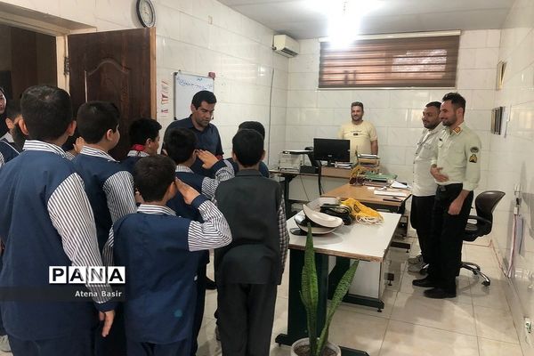 تقدیر دانش‌آموزان از نیروی‌انتظامی