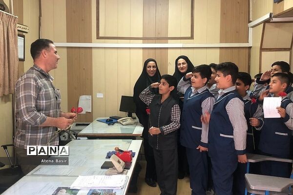 تقدیر دانش‌آموزان از نیروی‌انتظامی