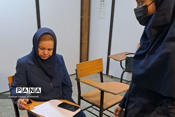 بررسی وضعیت سلامت جسمانی دانش‌آموزان دبیرستان نوین‌آفرین رودهن