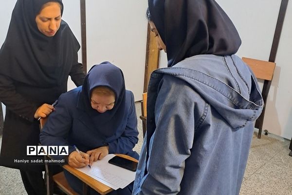 بررسی وضعیت سلامت جسمانی دانش‌آموزان دبیرستان نوین‌آفرین رودهن