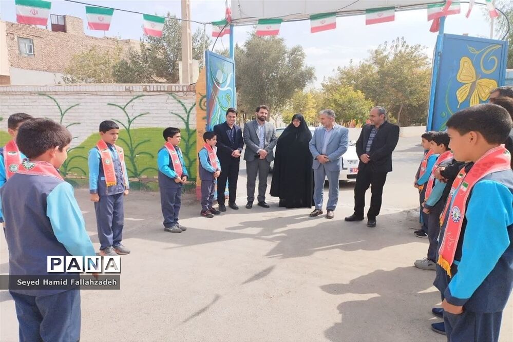 بازدید معاون پرورشی و تربیت‌بدنی اداره‌کل آموزش و پرورش یزد از دبستان حضرت قاسم ابن الحسن(ع)