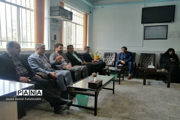 بازدید معاون پرورشی و تربیت‌بدنی اداره‌کل آموزش و پرورش یزد از دبستان حضرت قاسم ابن الحسن(ع)