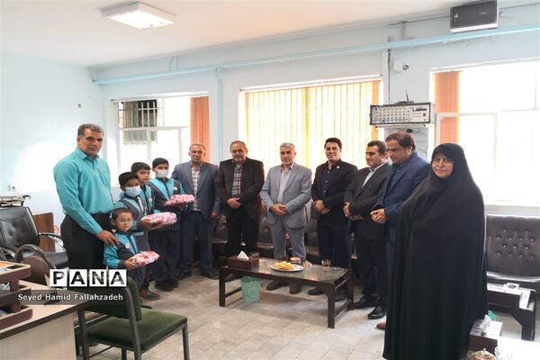 بازدید معاون پرورشی و تربیت‌بدنی اداره‌کل آموزش و پرورش یزد از دبستان حضرت قاسم ابن الحسن(ع)
