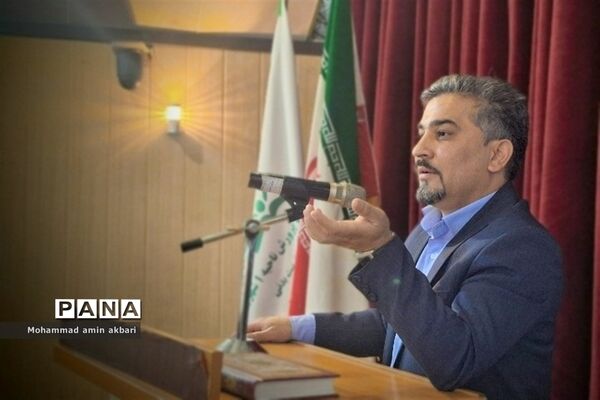 برگزاری جلسه انجمن اولیاء و مربیان در هنرستان امام علی (ع) ناحیه‌یک شهرری