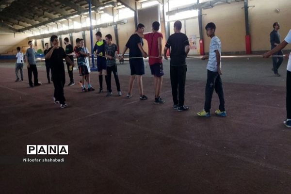 اجرای طرح نور چشم و اردوی مثبت هشتادی‌ها در دبیرستان شهید نواب صفوی ملارد