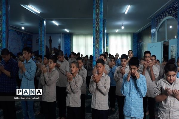 اجرای طرح نور چشم و اردوی مثبت هشتادی‌ها در دبیرستان شهید نواب صفوی ملارد