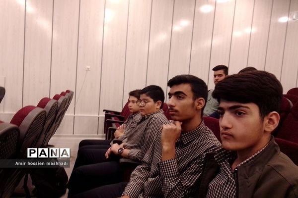 مراسم تقدیر از یاوران دانش‌آموز و فرهنگی نماز جمعه در رودهن