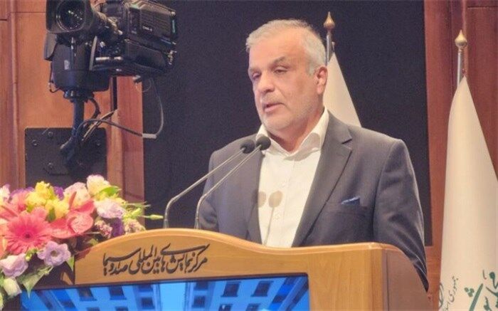 قرائت بیانیه کنفرانس ملی راهبردهای اقتصاد مسکن توسط مشاور وزیر راه و شهرسازی 