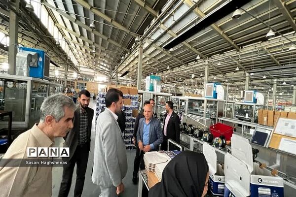 بازدید مدیرکل فنی و حرفه‌ای و کاردانش وزارت آموزش و پرورش از خط تولید شرکت الکتروژن اسلامشهر