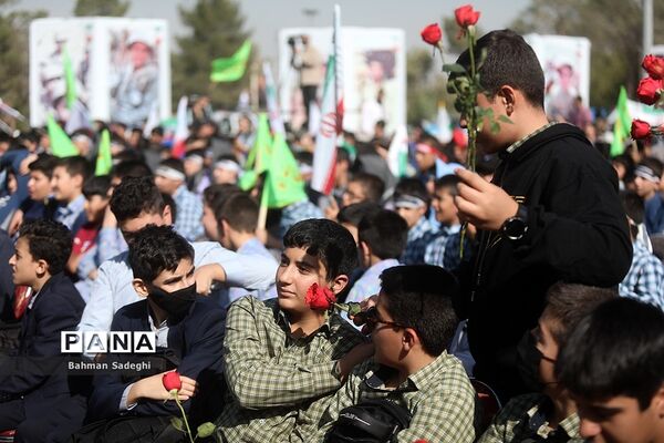 آیین افتتاحیه اردوهای دانش‌آموزی راهیان بهشت