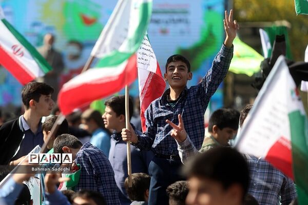 آیین افتتاحیه اردوهای دانش‌آموزی راهیان بهشت