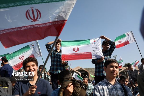 آیین افتتاحیه اردوهای دانش‌آموزی راهیان بهشت