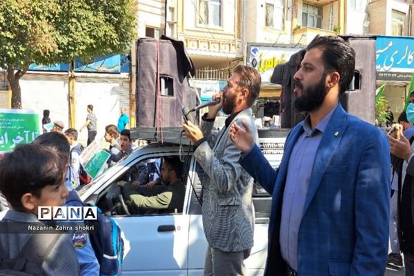 حضور دانش‌آموزان مدرسه شهدای محراب در تجمع حمایت از کودکان غزه در شهرستان قرچک