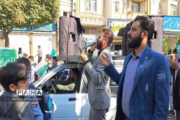 حضور دانش‌آموزان مدرسه شهدای محراب در تجمع حمایت از کودکان غزه در شهرستان قرچک