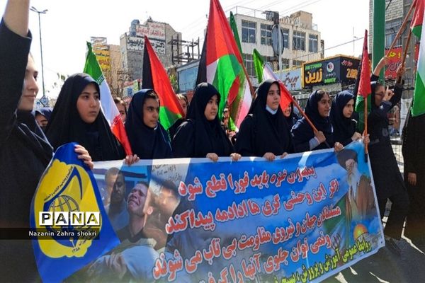 حضور دانش‌آموزان مدرسه شهدای محراب در تجمع حمایت از کودکان غزه در شهرستان قرچک