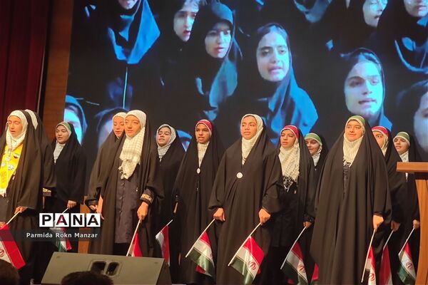 تجلیل ازدانش‌آموزان ممتاز شاهد و ایثارگر