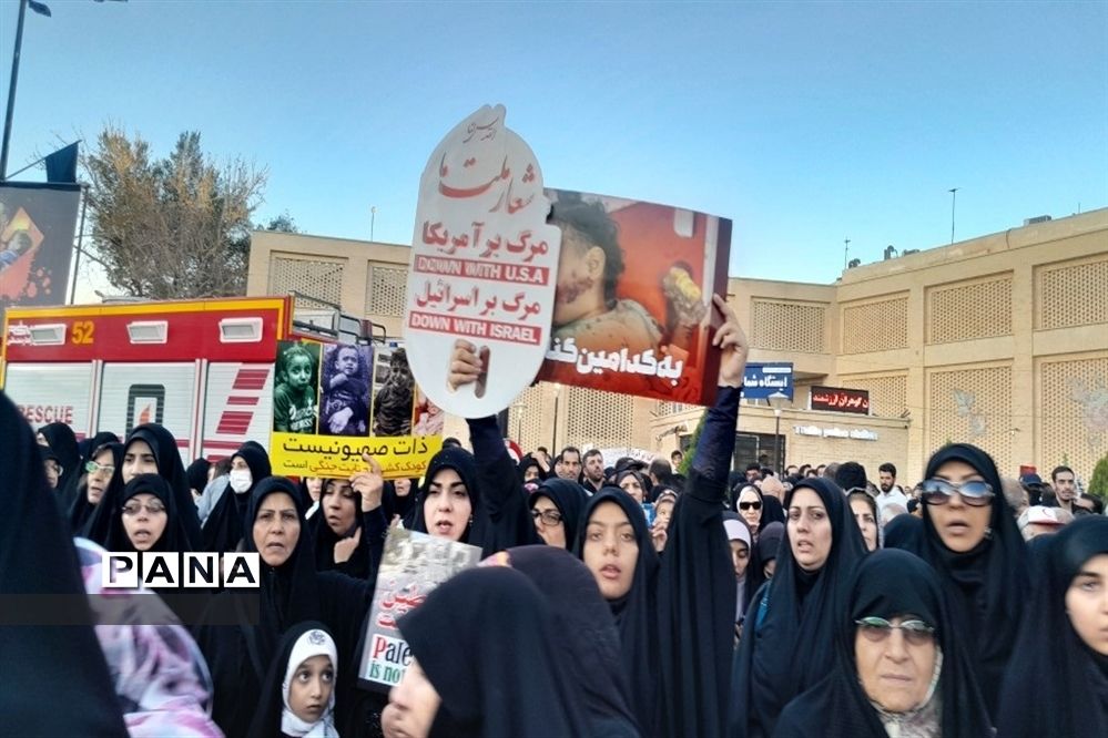خروش هزار نفری مردم اصفهان علیه جنایات رژیم صهیونیستی در کشتار مردم مظلوم فلسطین در میدان امام حسین (ع)