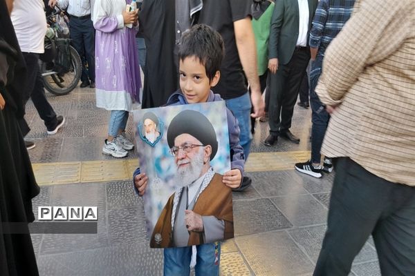 خروش هزار نفری مردم اصفهان علیه جنایات رژیم صهیونیستی در کشتار مردم مظلوم فلسطین در میدان امام حسین (ع)