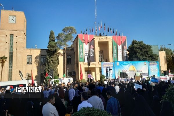 خروش هزار نفری مردم اصفهان علیه جنایات رژیم صهیونیستی در کشتار مردم مظلوم فلسطین در میدان امام حسین (ع)