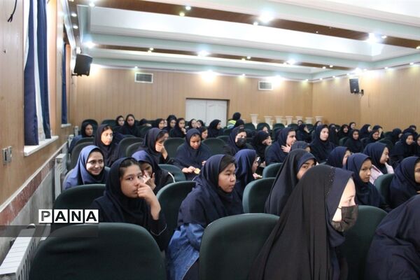 کارگاه تاب‌آوری بر مبنای امید به مناسبت هفته بهداشت و  روان در اداره آموزش پرورش شهر جوادآباد