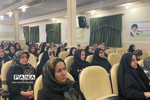 جلسه آموزش خانواده و انتخابات انجمن اولیا و مربیان دبیرستان حضرت زینب(س) فشافویه