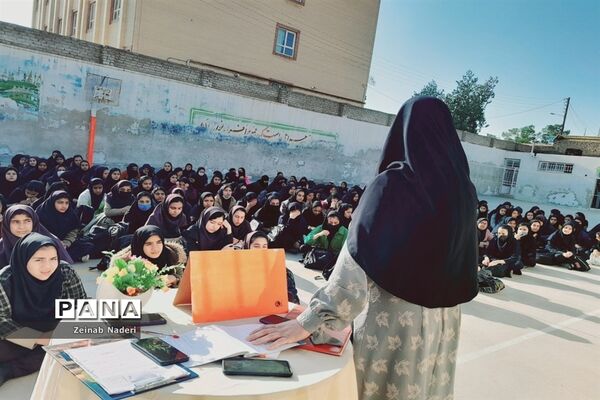 برگزاری جشن هفته بهداشت و روان در دبیرستان دخترانه رفعت