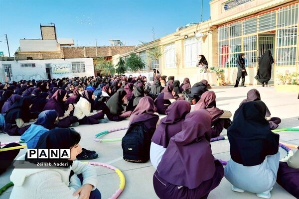 برگزاری جشن هفته بهداشت و روان در دبیرستان دخترانه رفعت