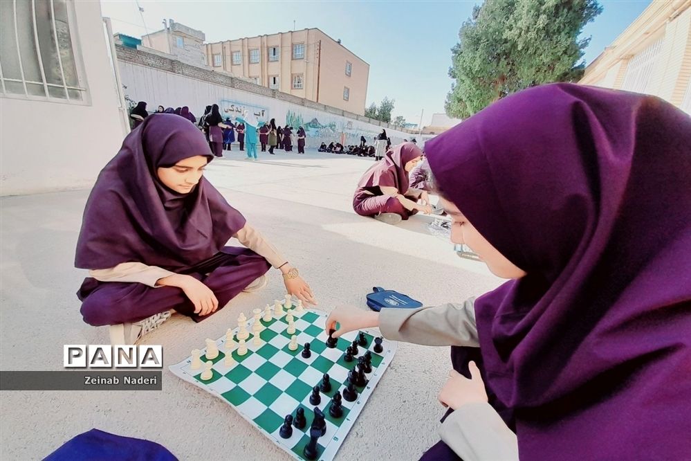 برگزاری جشن هفته بهداشت و روان در دبیرستان دخترانه رفعت