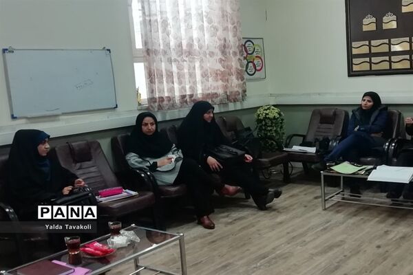 بررسی وضعیت نیروی انسانی و شرایط کلاس‌ها در آموزش و پرورش ناحیه یک مشهد مقدس