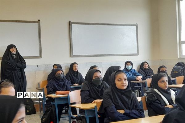 اجرای طرح ایران مهارت در دبیرستان حضرت زینب (س) شهرستان کاشمر