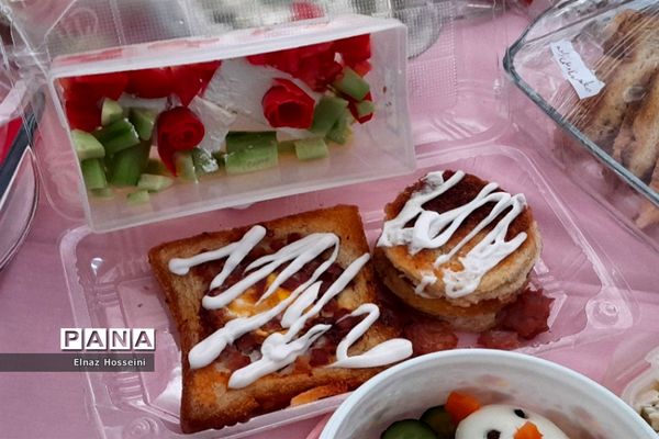 جشنواره صبحانه سالم در روز جهانی غذا در دبیرستان پژمان بختیاری