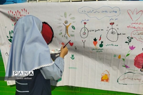 جشن هفته سلامت‌روان در مدرسه ریحانه النبی در شهرستان قرچک