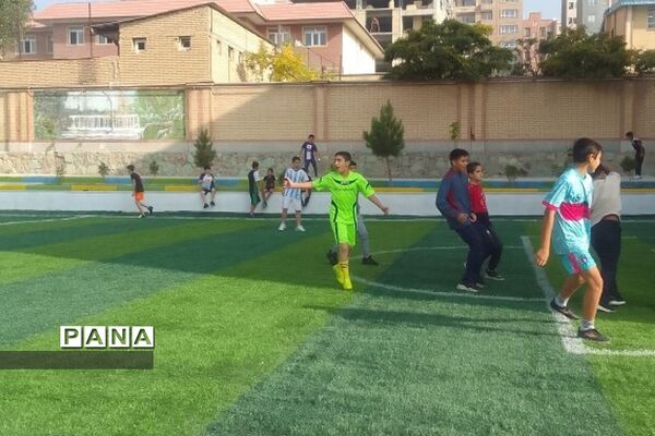 زنگ‌های ورزش پویا  و تجهیز فوتبال در دبستان ایمان رودهن