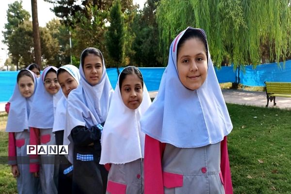 اجرای طرح لبخند اردوهای یک‌روزه شهید نیری در بوستان پانزده خرداد شهرستان‌ورامین