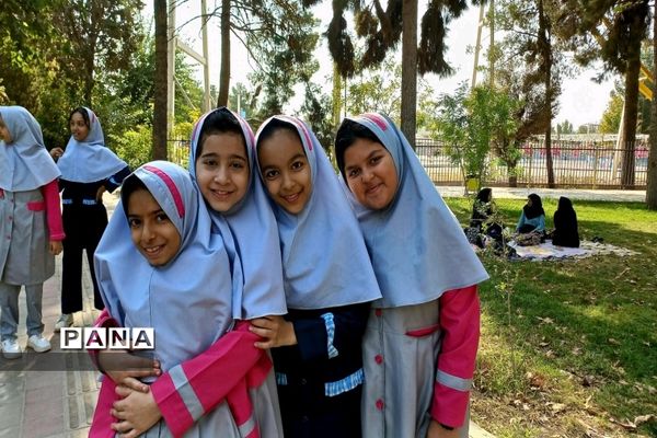 اجرای طرح لبخند اردوهای یک‌روزه شهید نیری در بوستان پانزده خرداد شهرستان‌ورامین