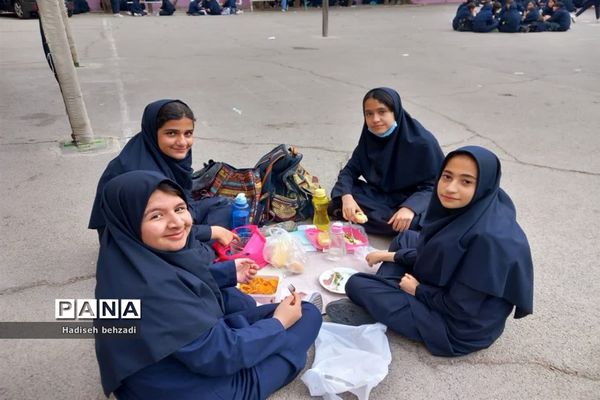 جشنواره غذا و مسابقات ورزشی درآموزشگاه آیت‌الله گلپایگانی اسلامشهر